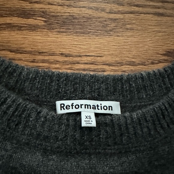 Reformation Cashmere Boyfriend Sweater, grey and white stripe, XS - Picture 10 of 10